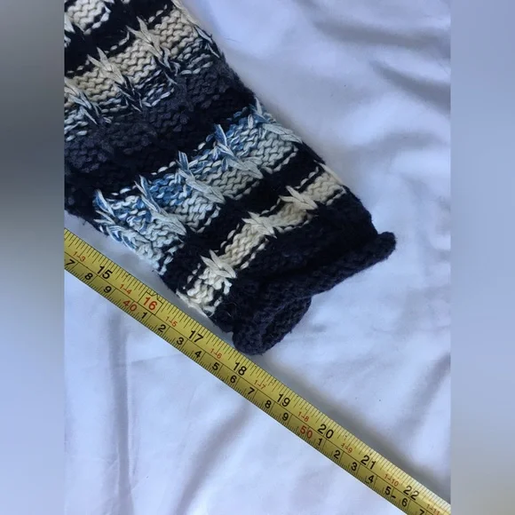 90’s The Limited navy/blue/white/tan knit sweater with button accent. - Picture 7 of 8